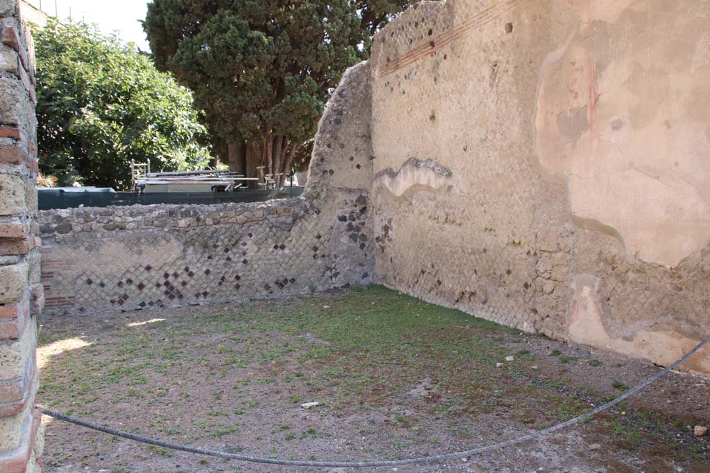 II.2 Herculaneum. September 2021. Looking across triclinium towards north-east corner. Photo courtesy of Klaus Heese.
